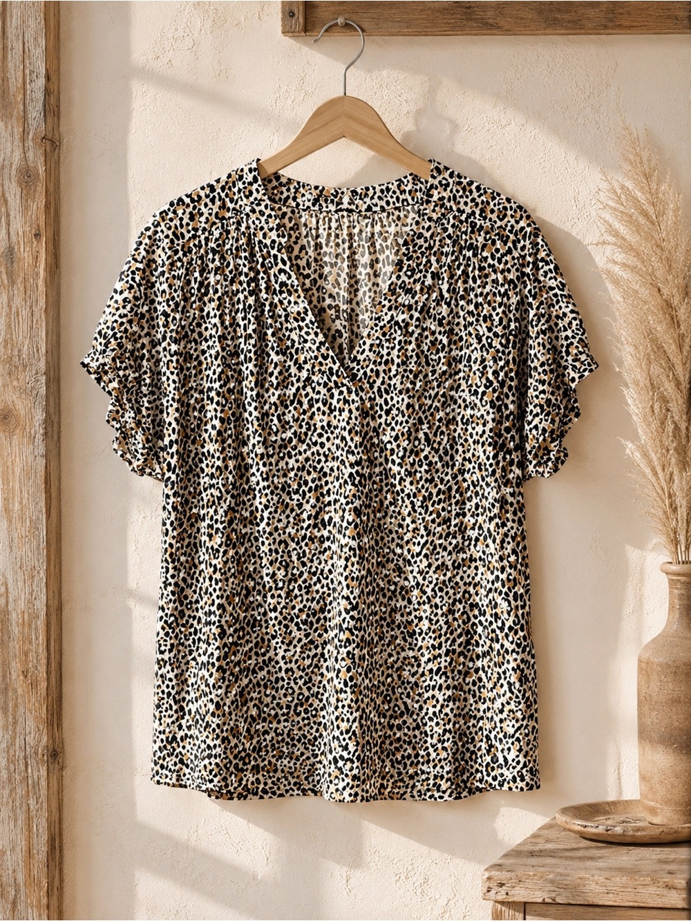Gap Low Cut V-Neck Loose Fit Animal Print Women’s Short‎ Sleeve Cuff Blouse Xl